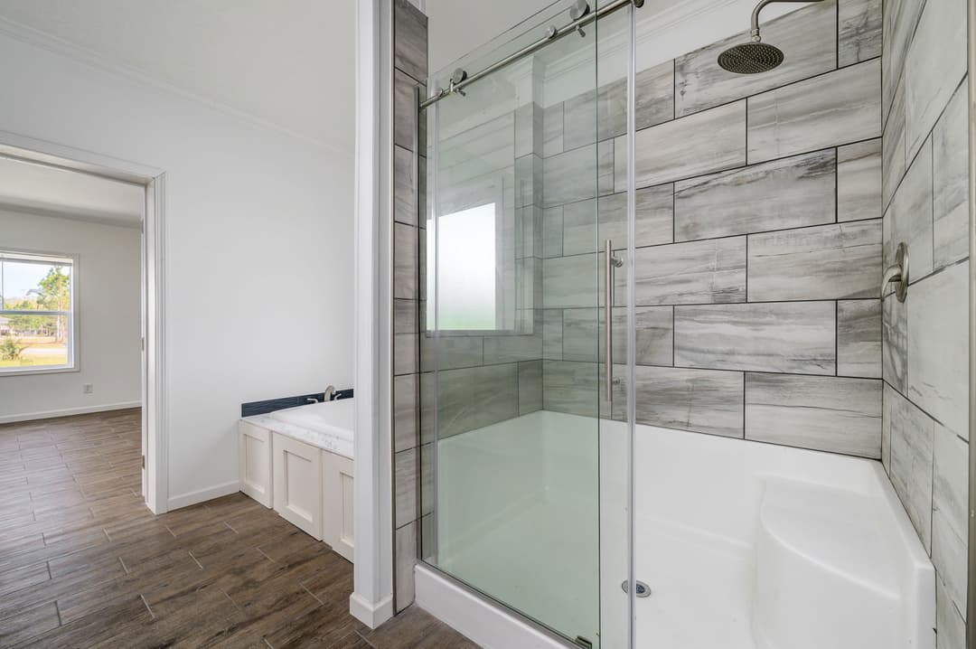 Daphne bathroom home features