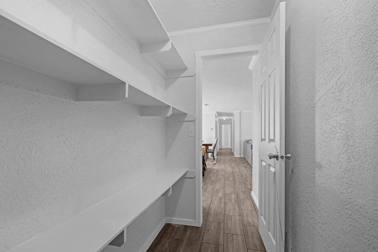 Topaz 28764a interior home features