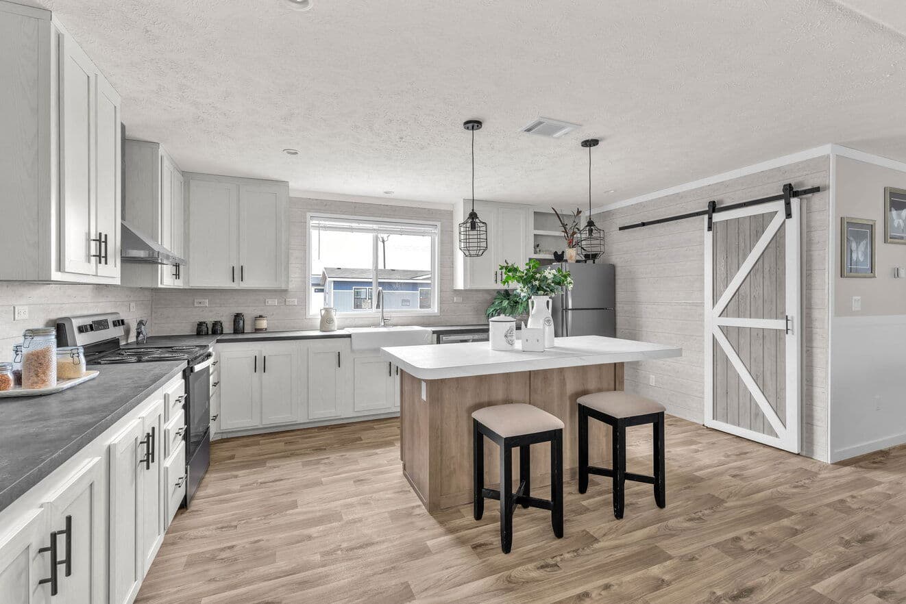 Palm harbor elite 28523f kitchen home features