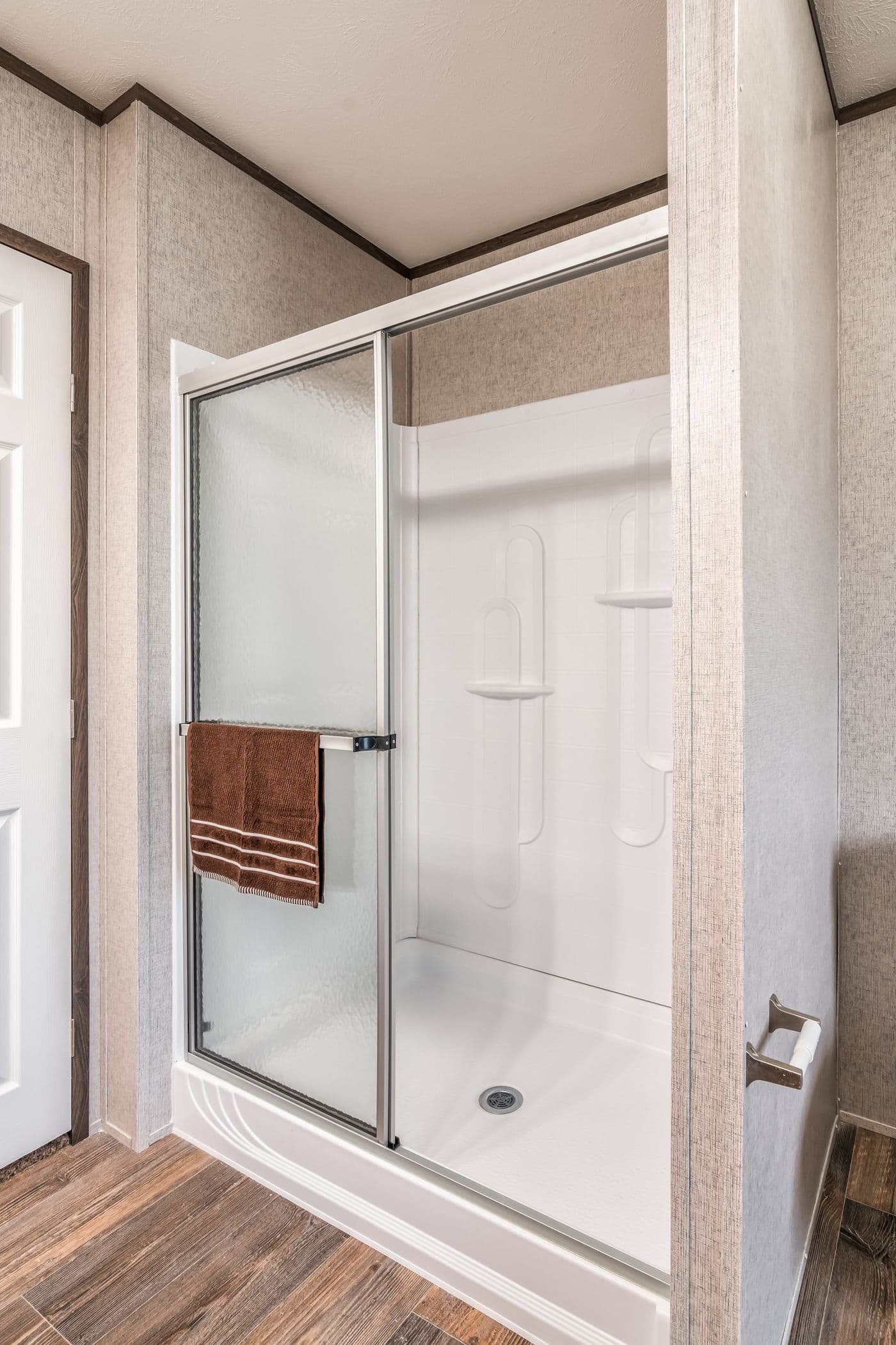 Pt 78 bathroom home features