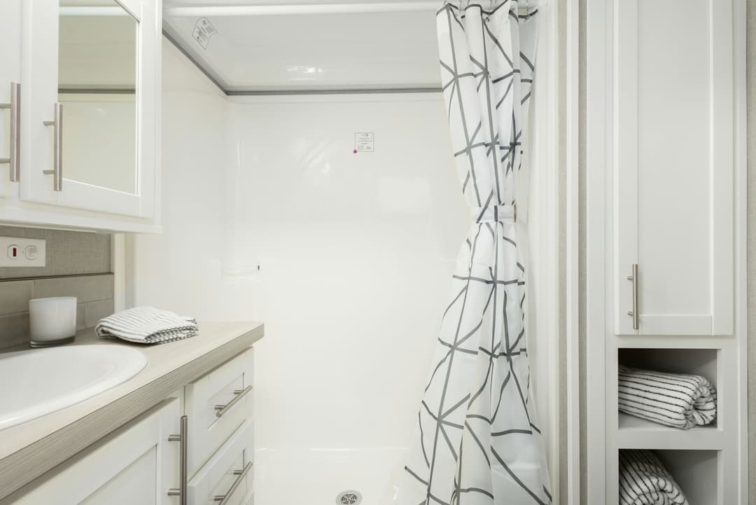 Lakeside 8104bk bathroom home features