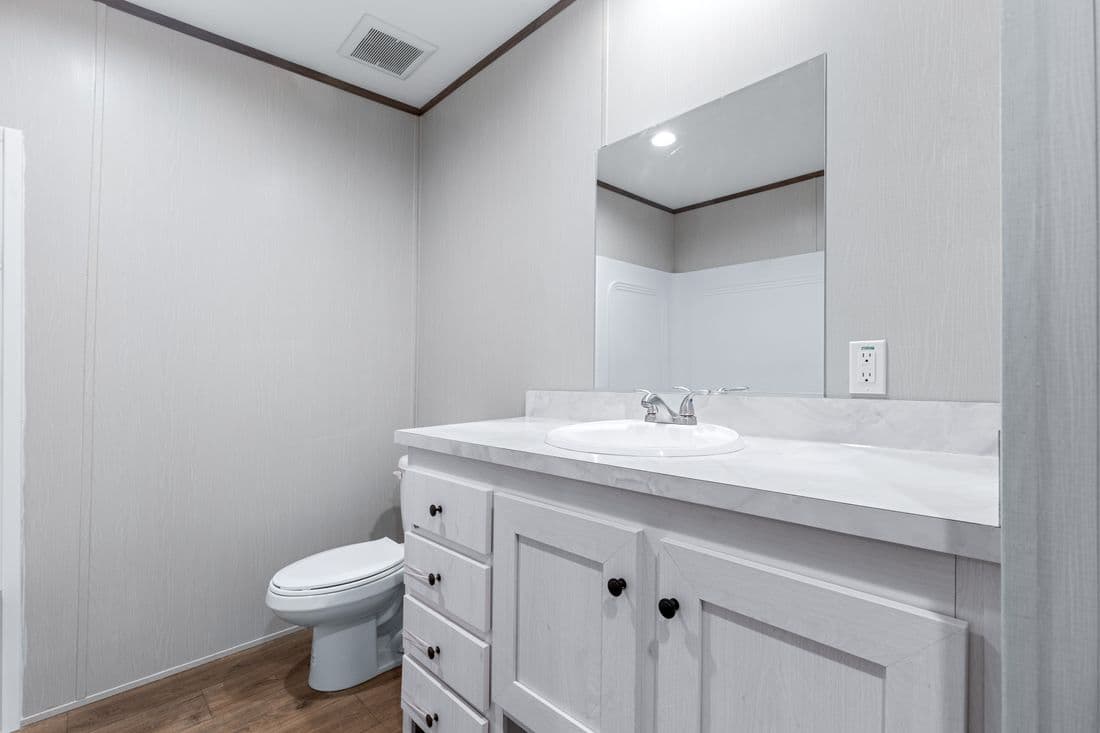 Homestead 16683a bathroom home features