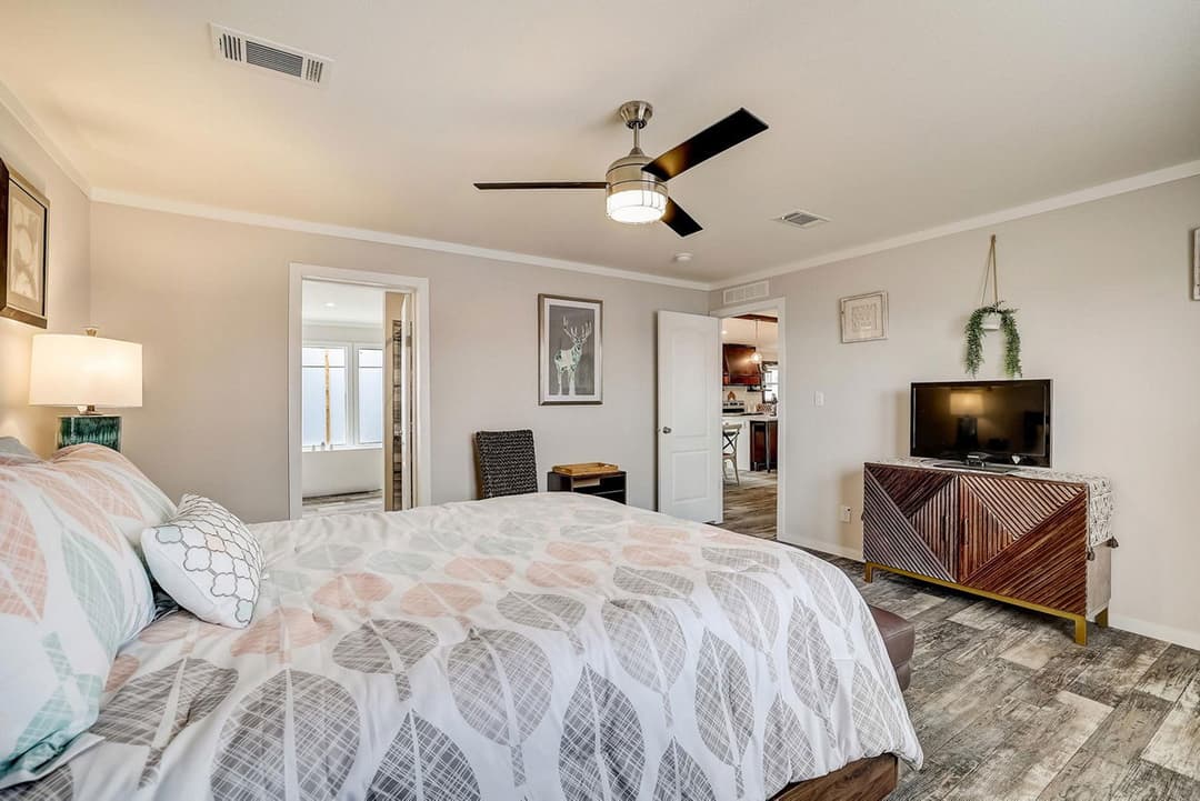 The desire bedroom home features