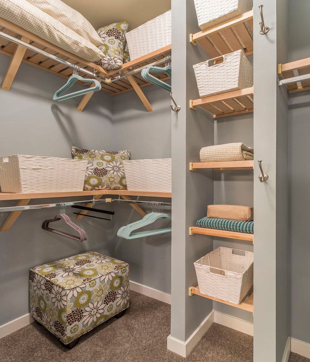 Oswego cottage ii interior home features