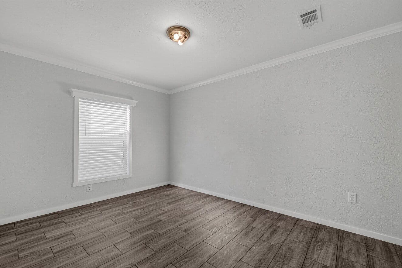 Topaz 28563a bedroom home features