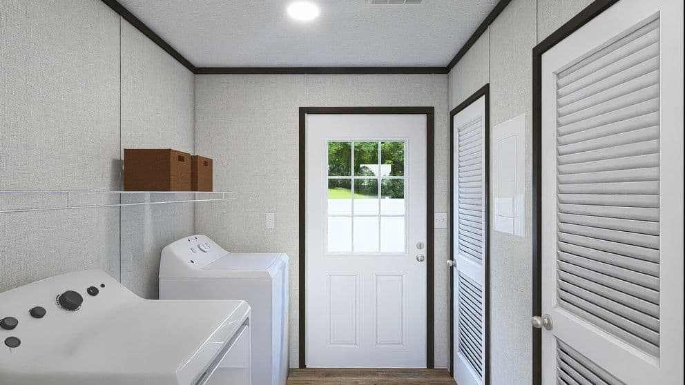 Grand interior home features