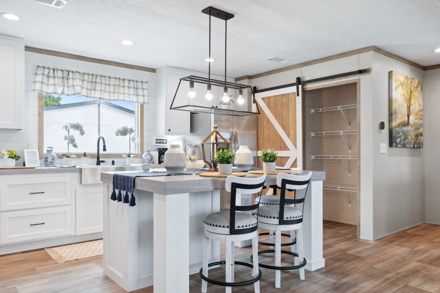 Breeze farmhouse 72 kitchen home features