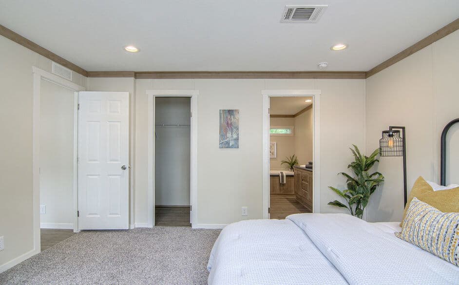 Corral 2354 bedroom home features