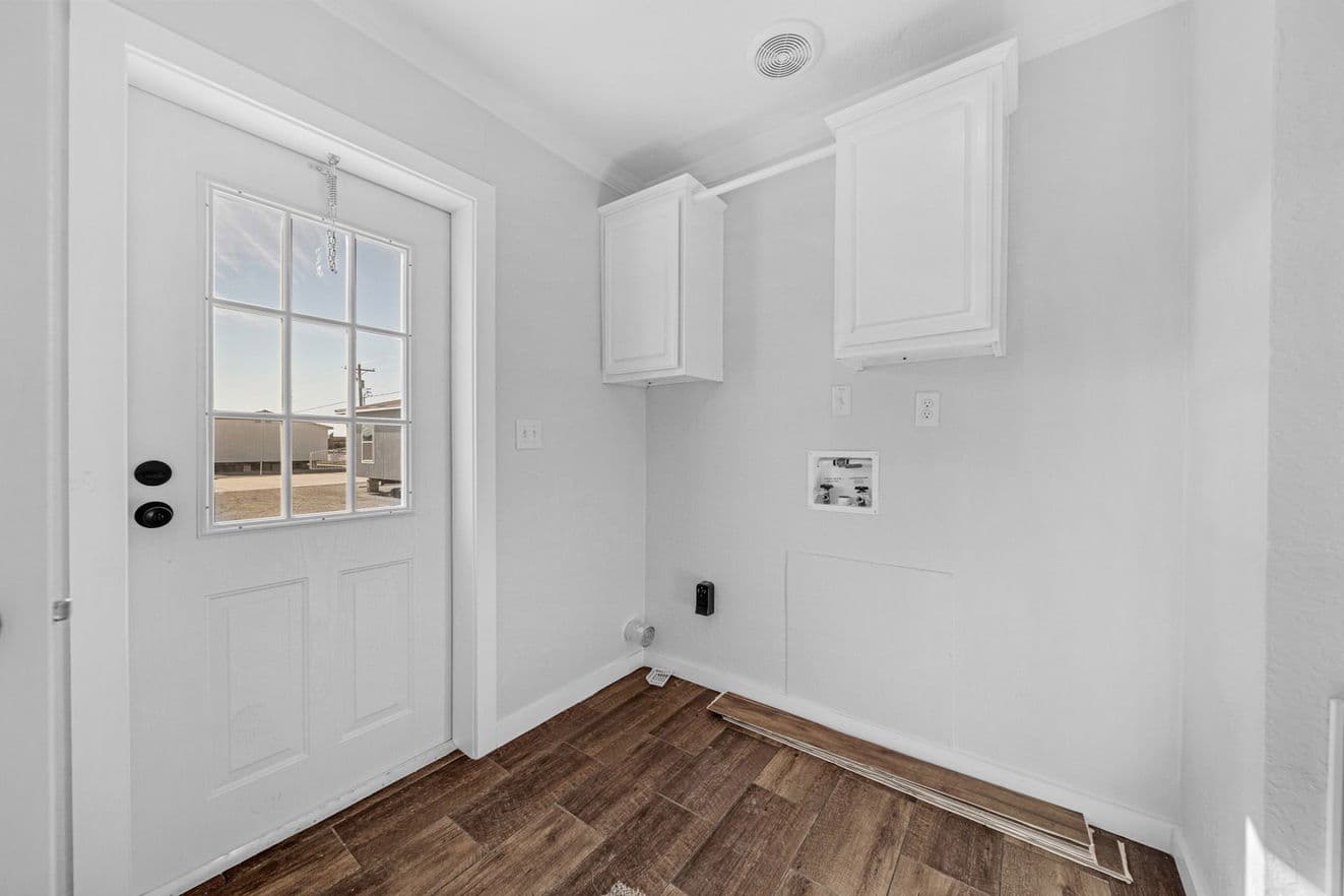 Sapphire 28663a interior home features