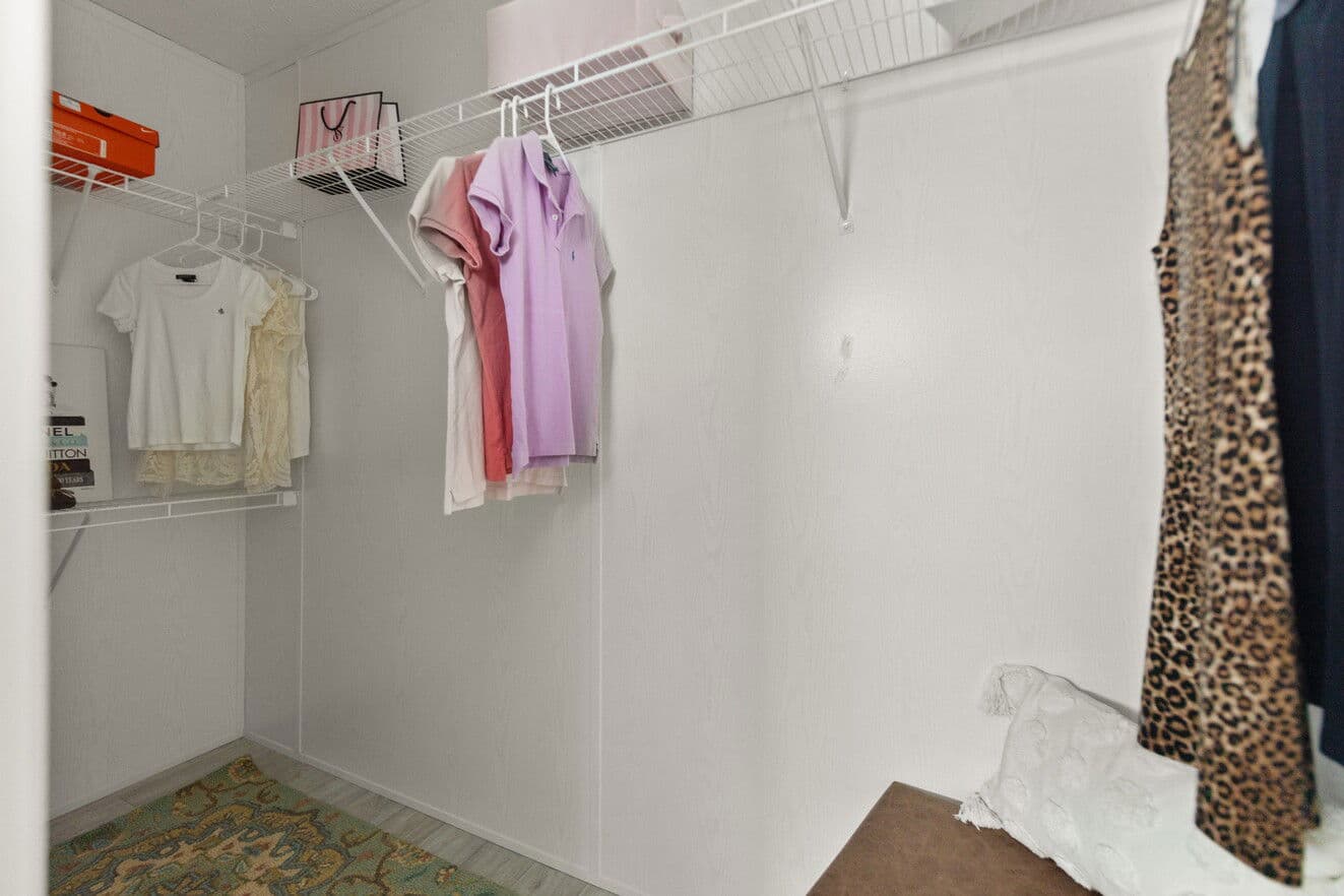 Escape 28443b interior home features