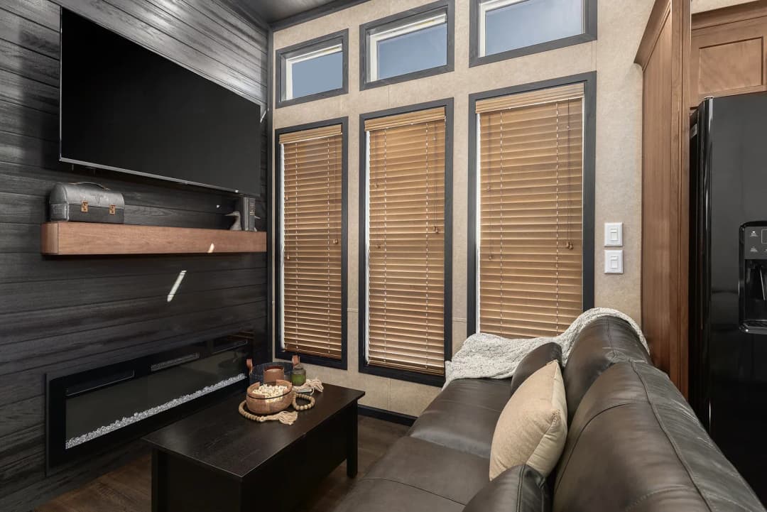 Eldorado 9001 interior home features