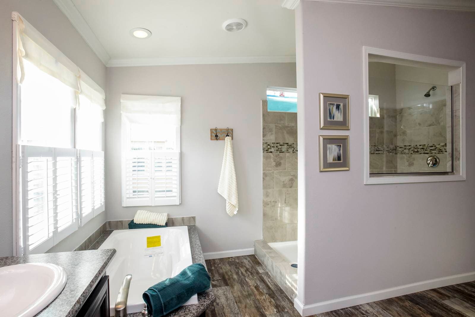 Brazos xl bathroom home features