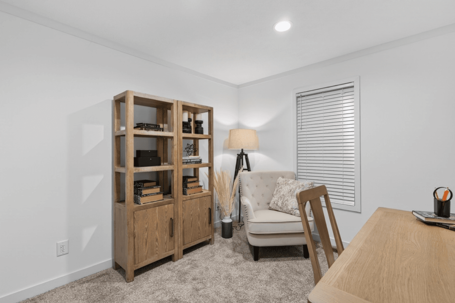 Aura 28644n bathroom home features