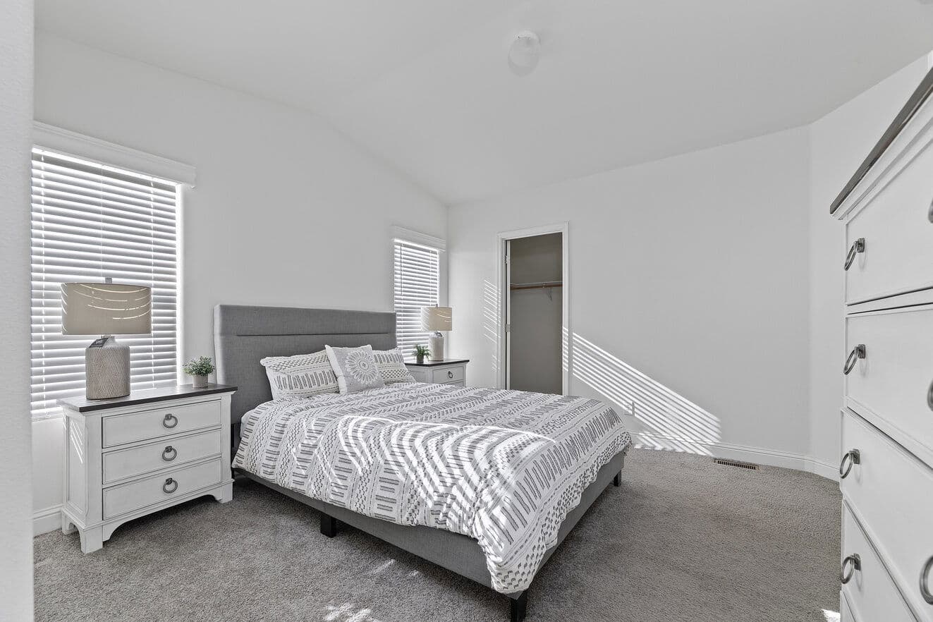 Sedona ridge interior and bathroom home features