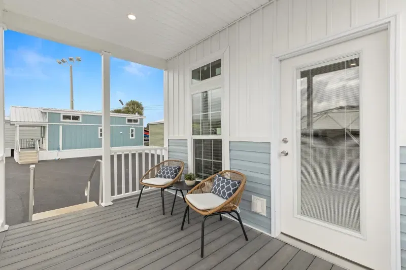 Legend 1438513 elevation and exterior home features