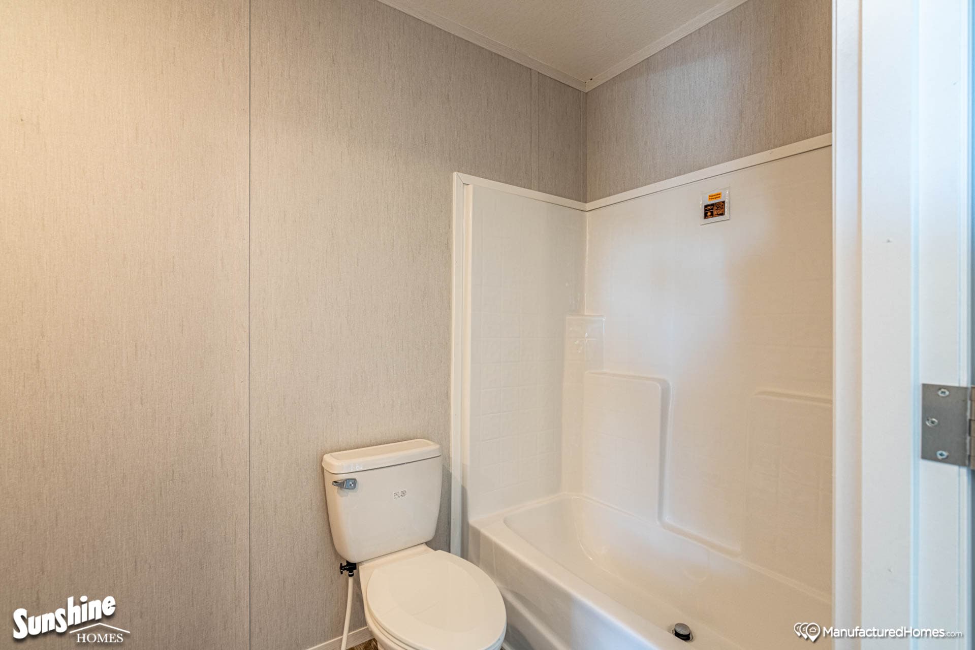 Arc1470-7000 bathroom home features