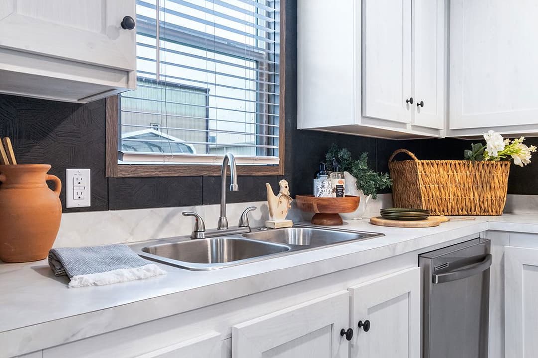 Select 16723i kitchen home features