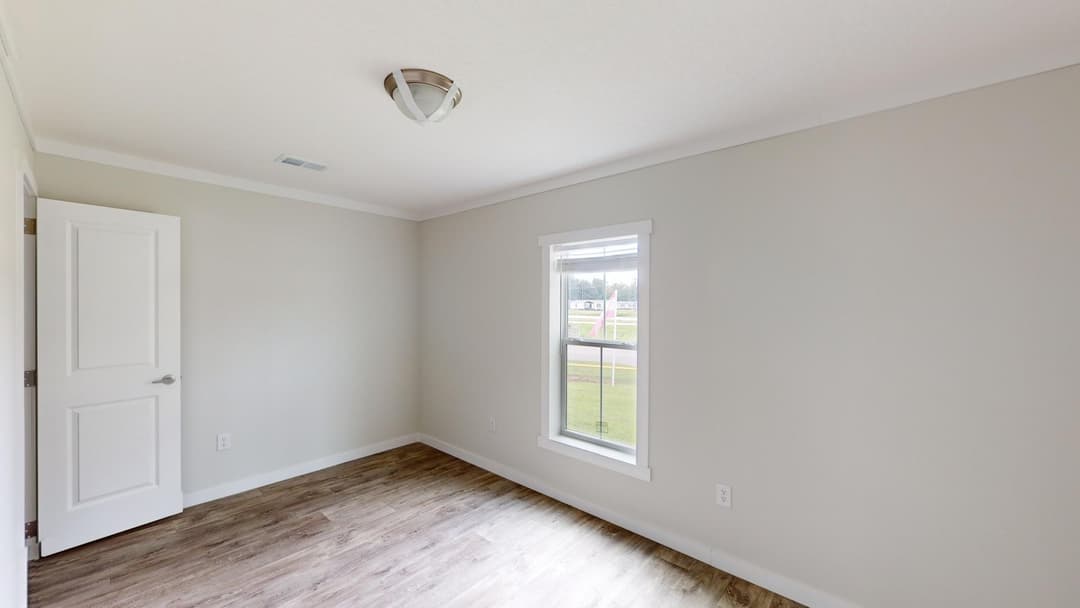 Chc1680-102 bedroom home features