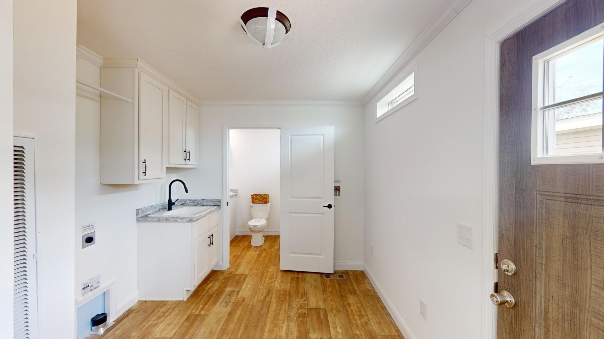 Pri3284-2010 kitchen home features