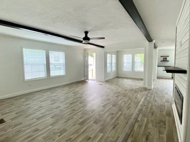 Country manor 32663m interior home features