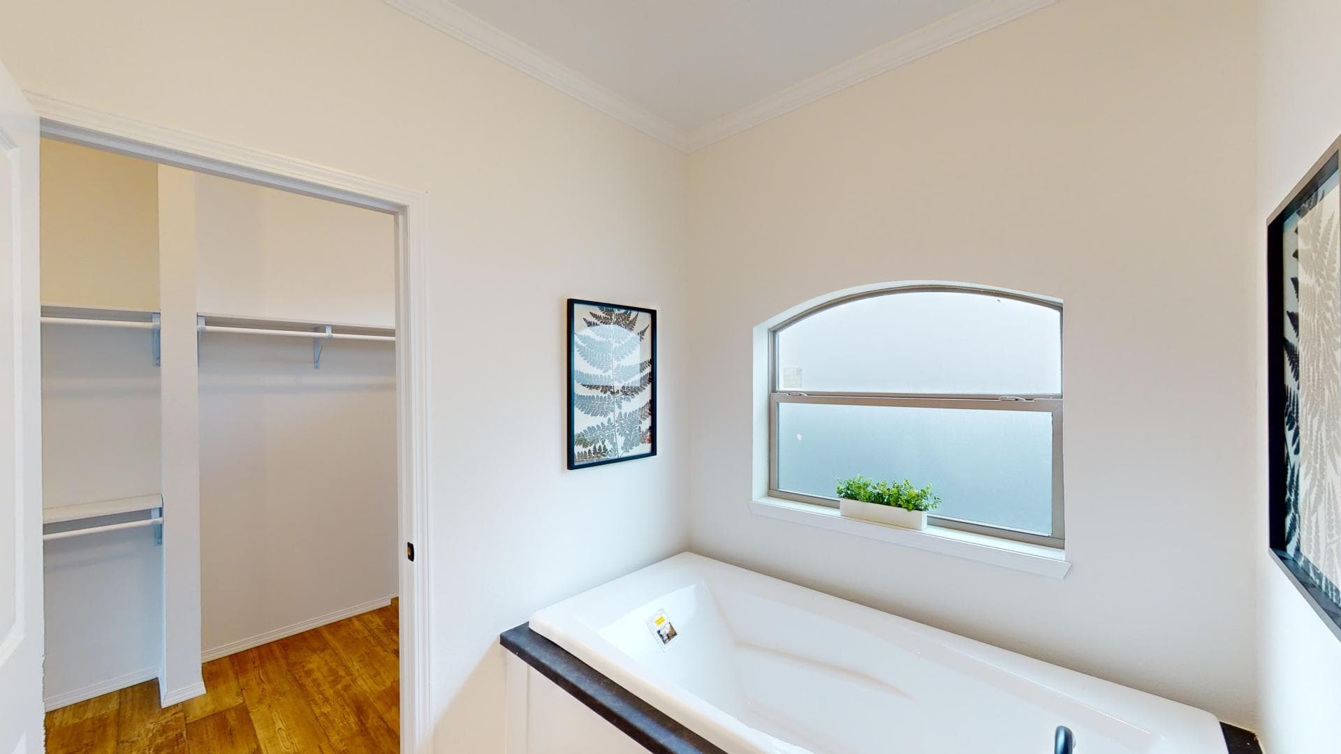 Pri3284-2010-2 bathroom home features