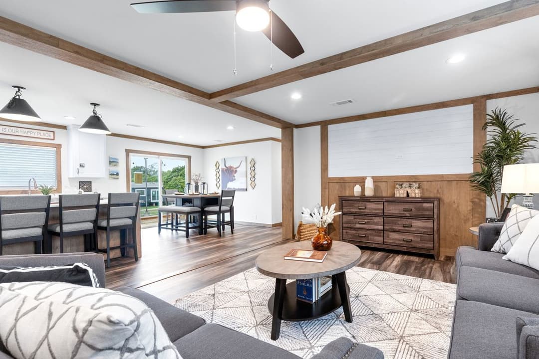 Farm 3 flex exterior home features