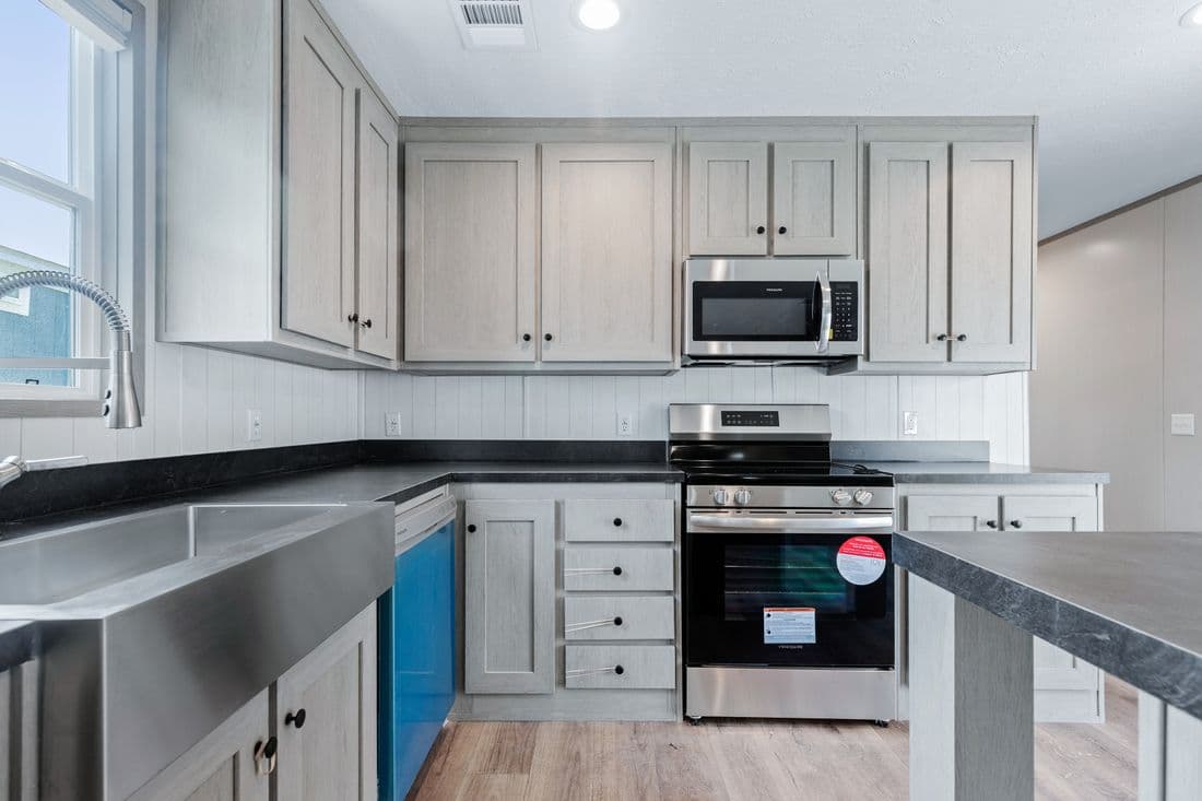 Resolution 16763h kitchen home features