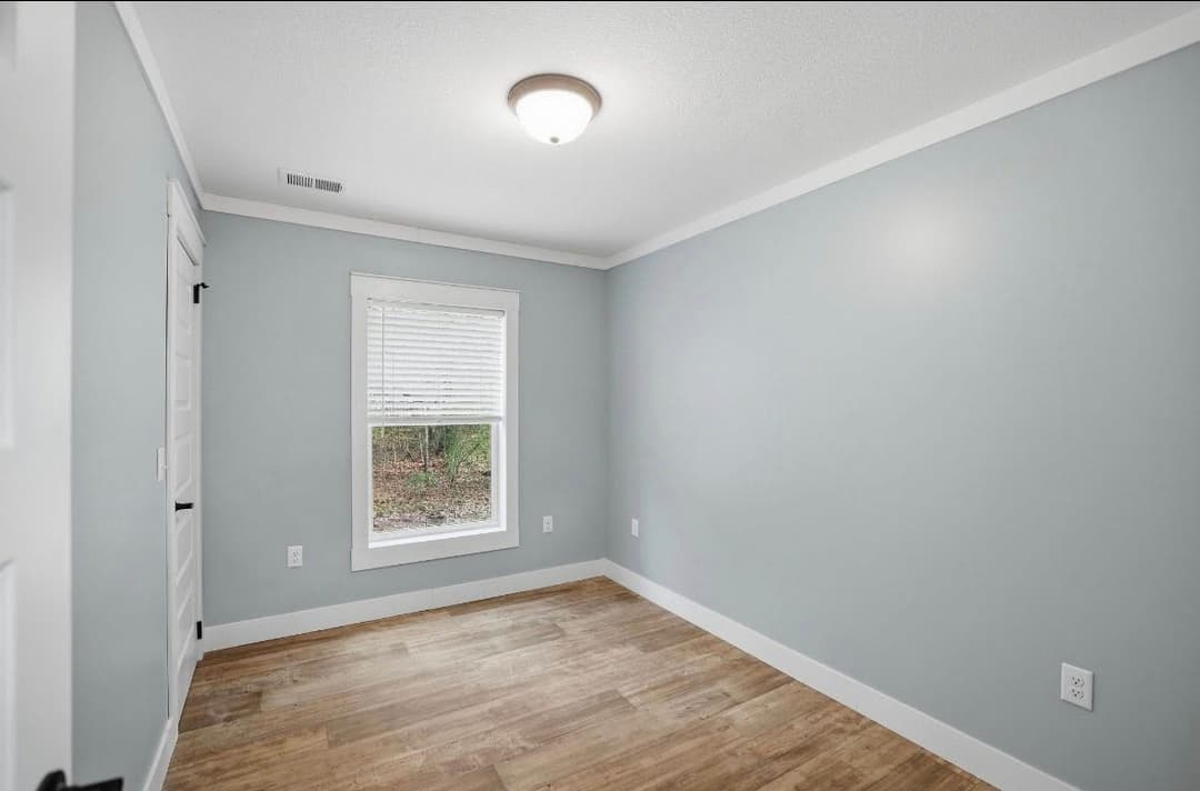 The simon bedroom home features