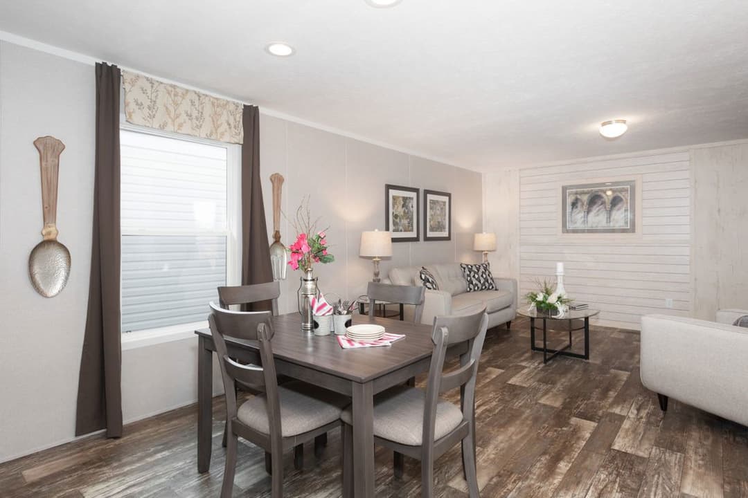 Sapphire 76 interior home features