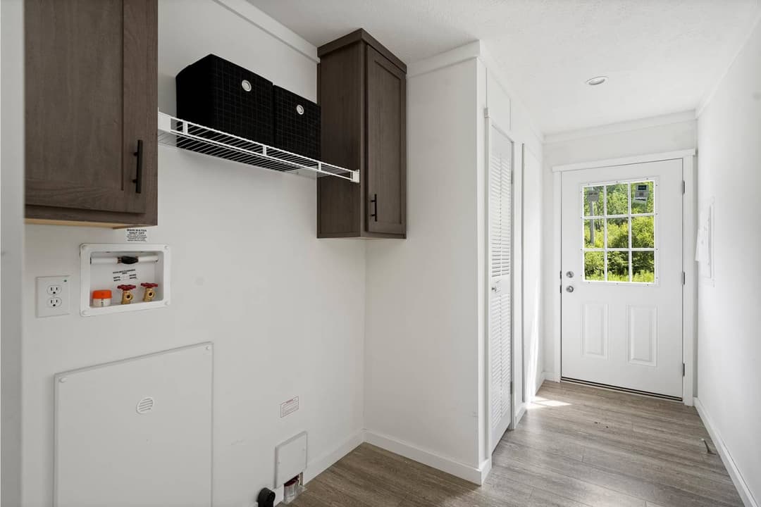 Pursuit interior home features