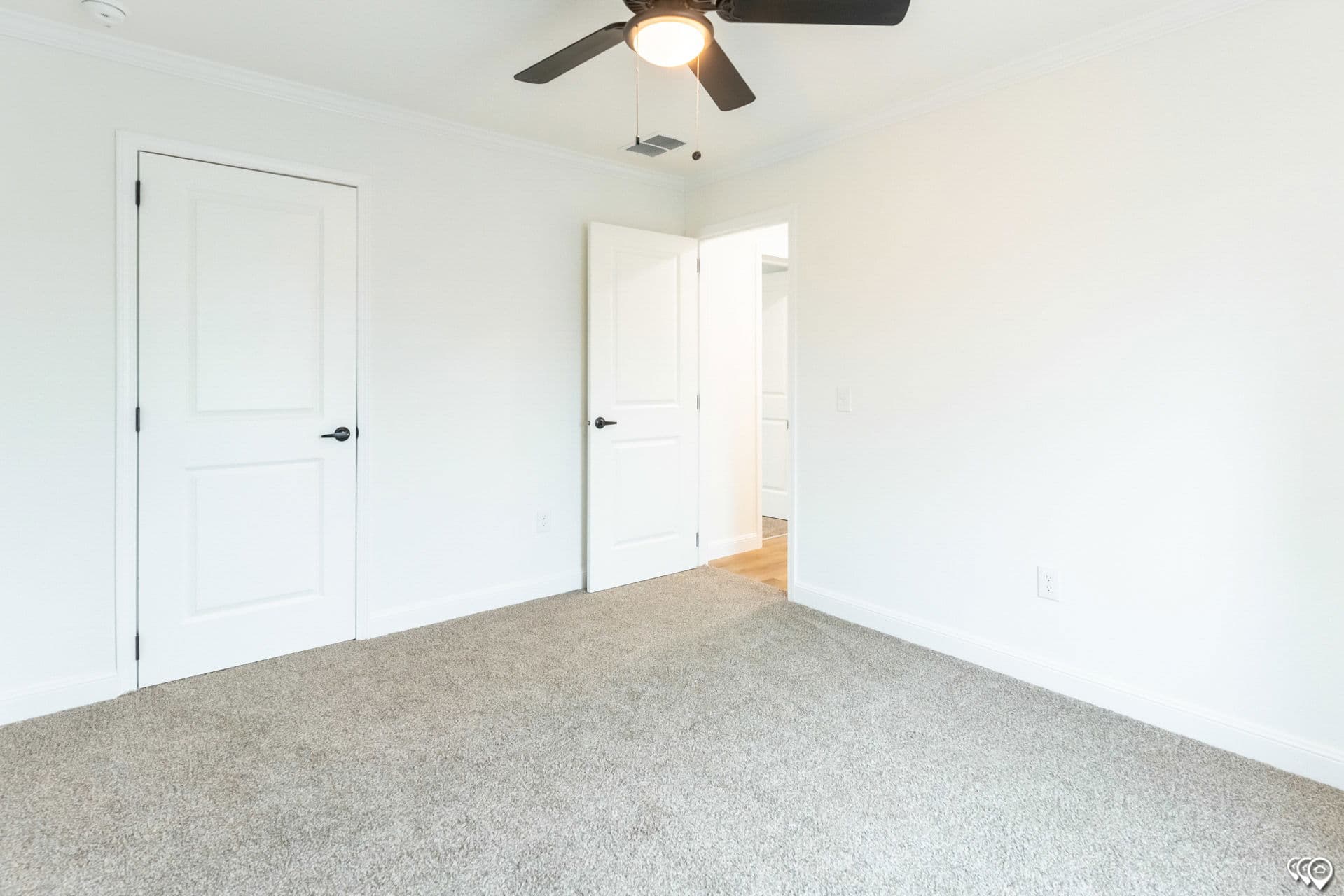 Pri3280-2071 bedroom home features