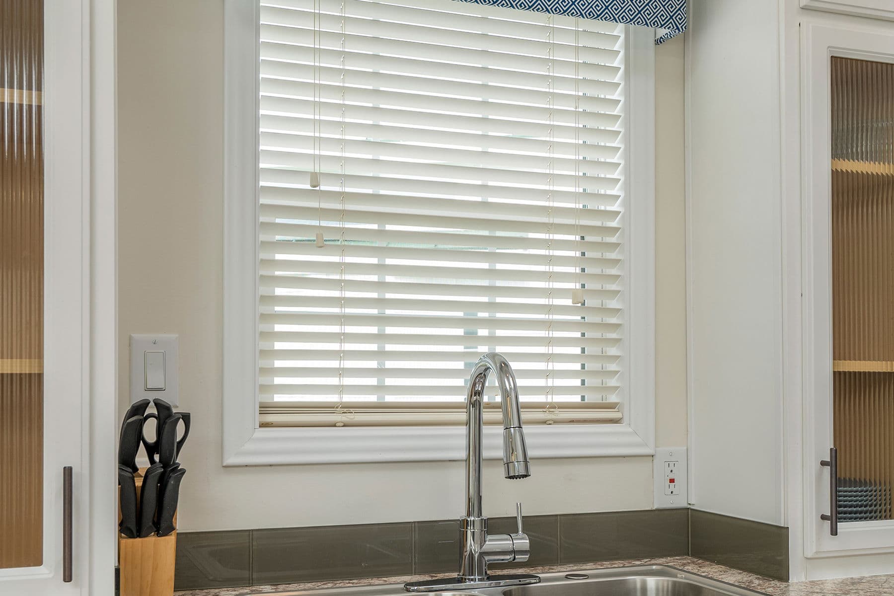 Shore park 4111 kitchen home features