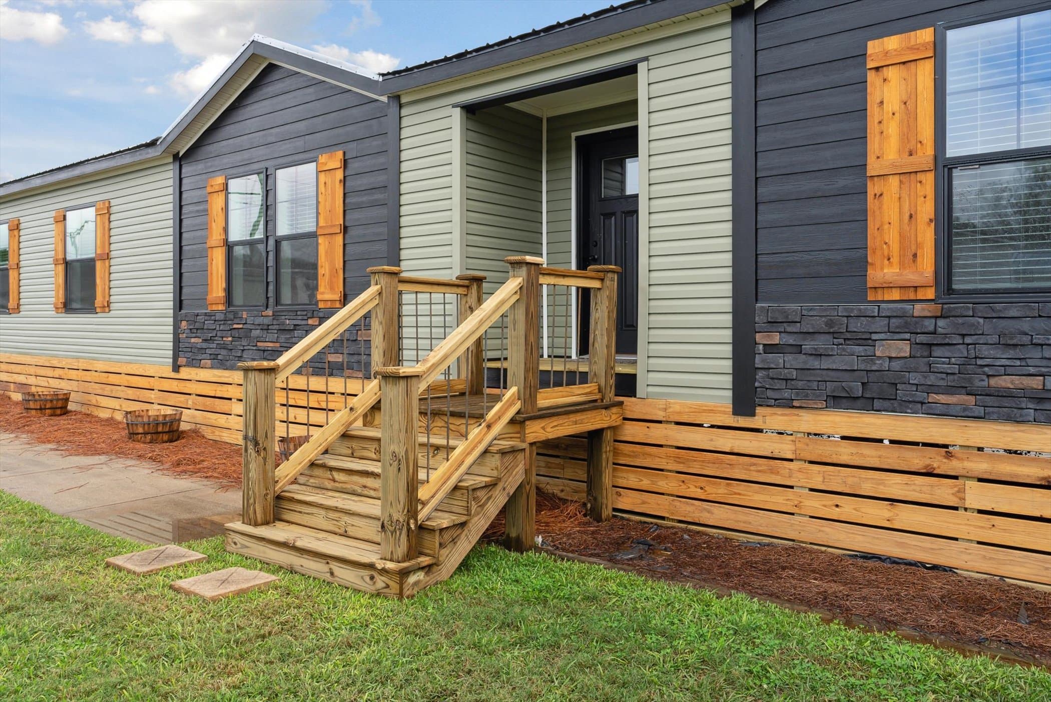 Helicon 3 hero and exterior home features