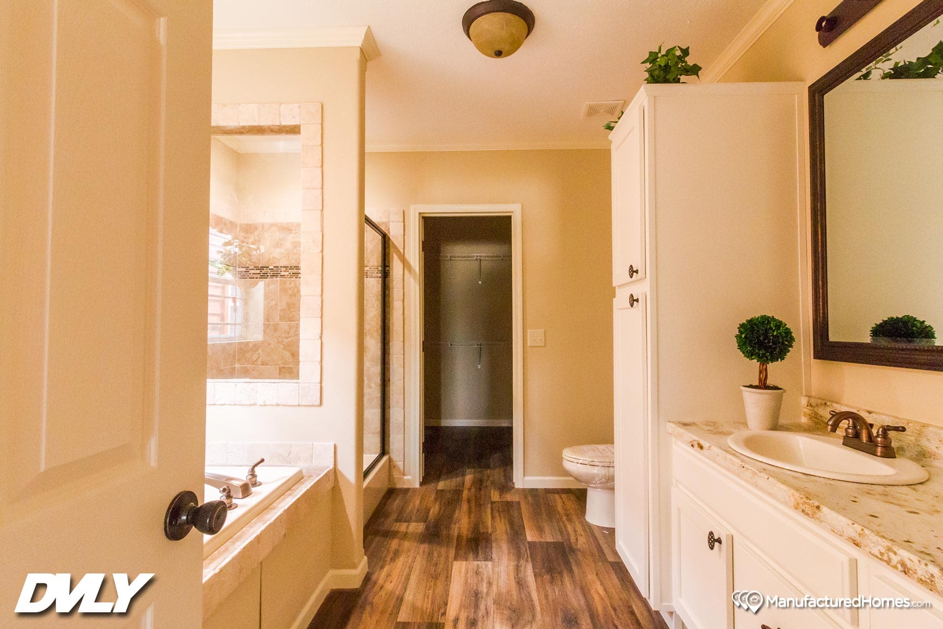 Ahaveh bathroom home features