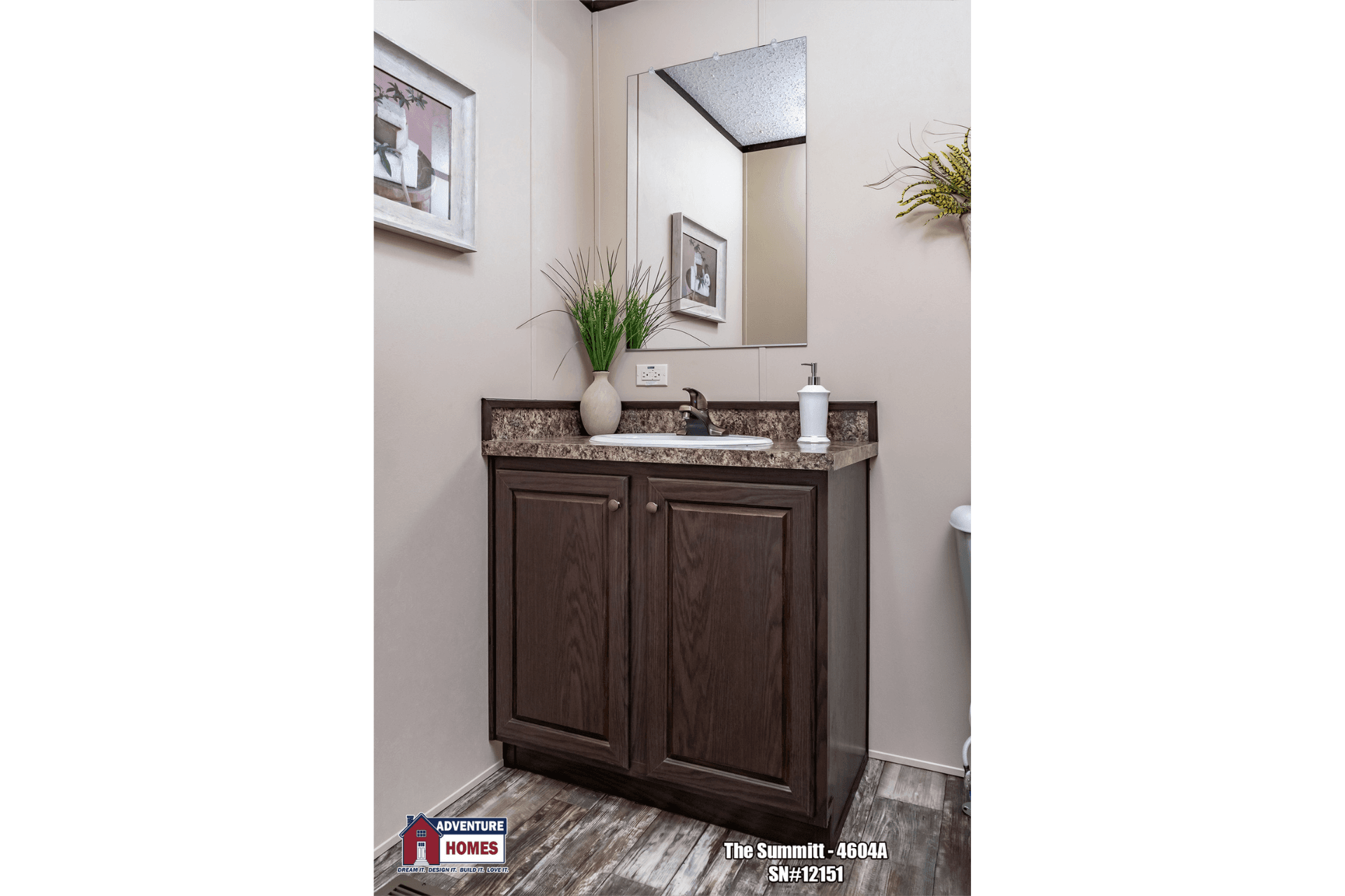 Summitt | 4604a bathroom home features