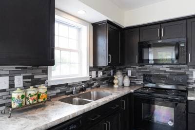 Acadia kitchen home features