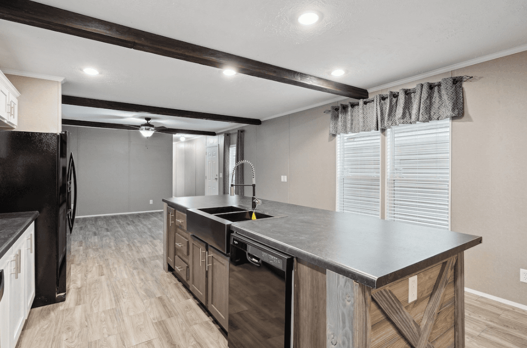 Md-116 lakeside kitchen home features