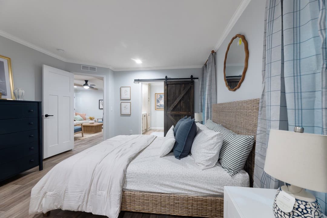 Pegasus 28483h bedroom home features