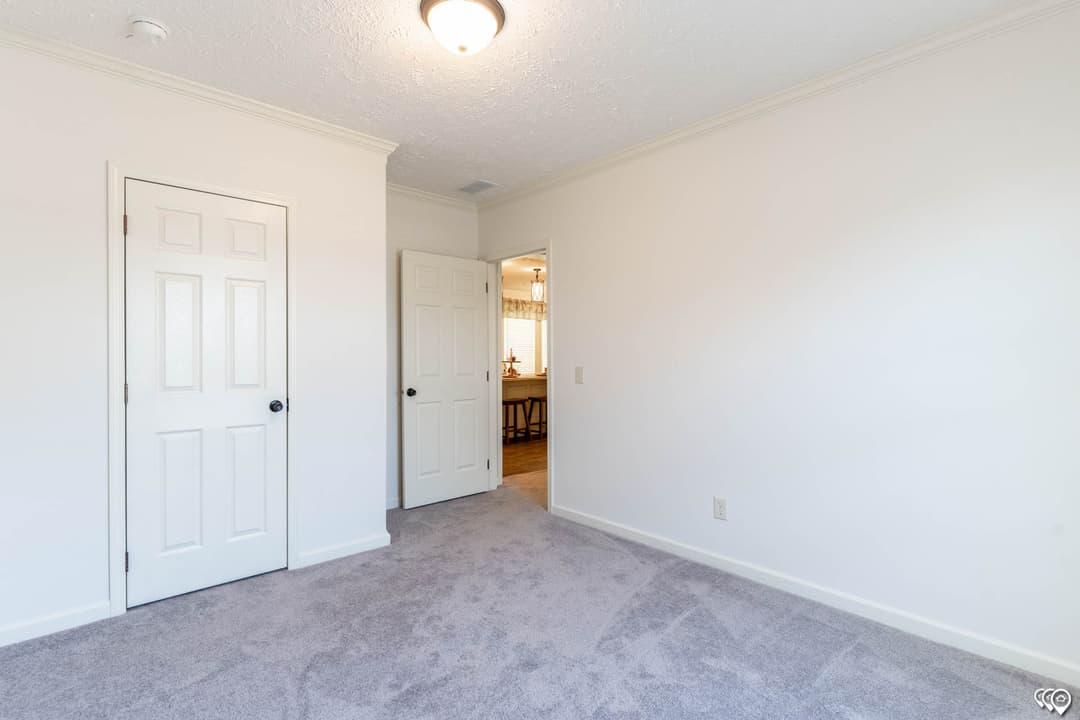 Aimon bedroom home features