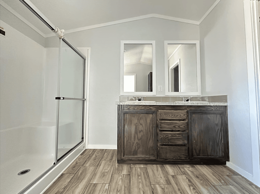 Solitaire 16723a bathroom home features