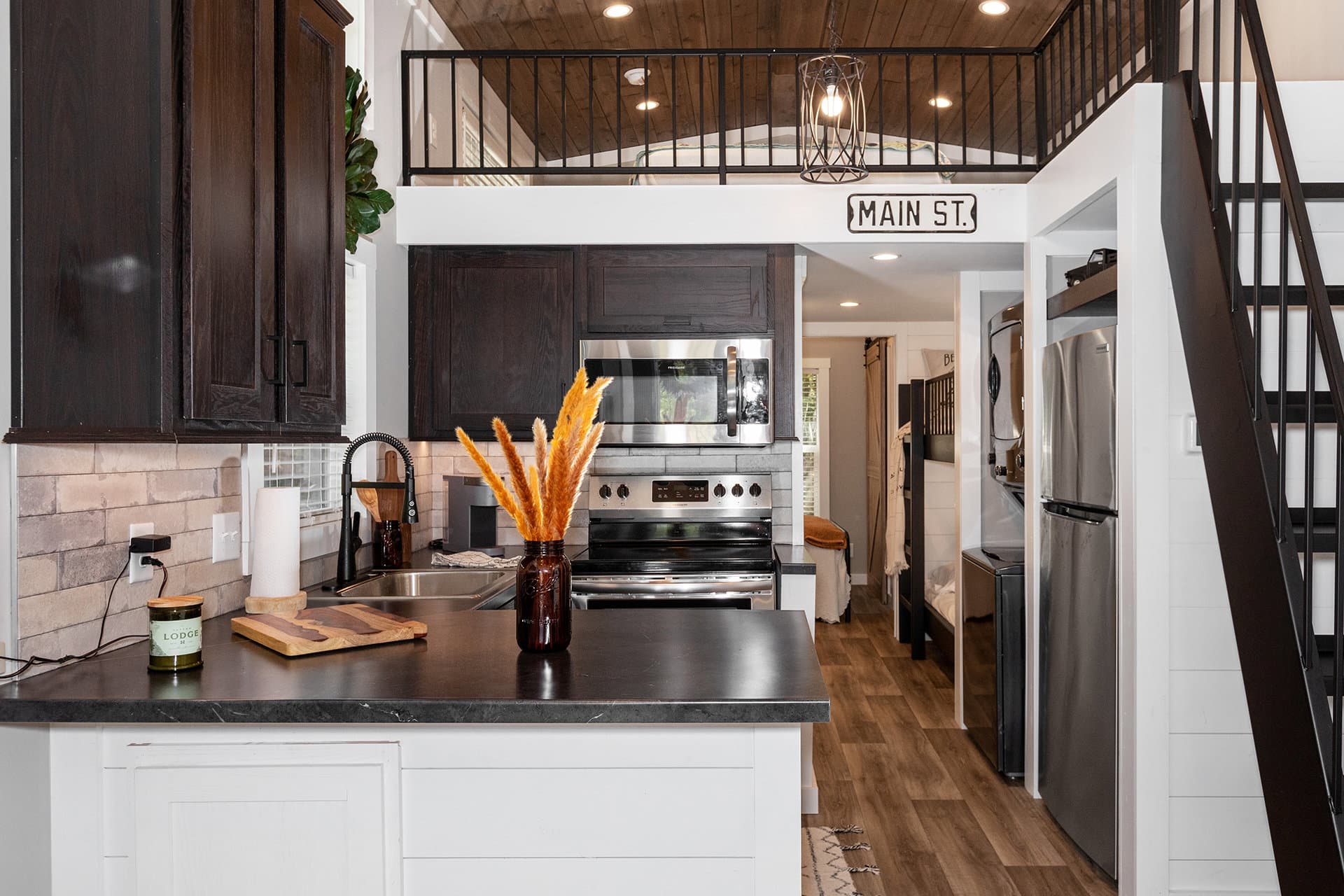 Swayback kitchen home features