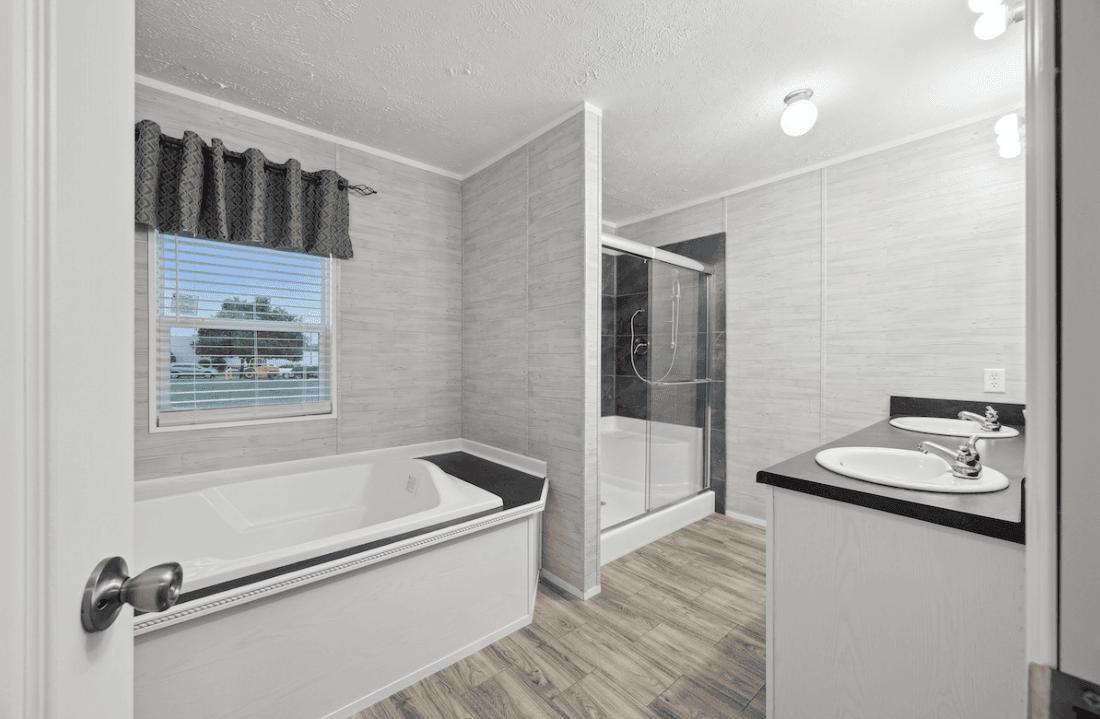 Md-116 lakeside bathroom home features