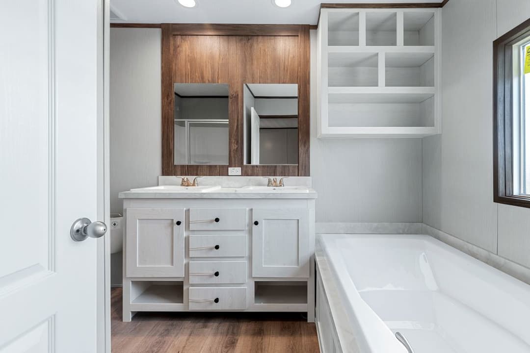 Anniversary 16683b bathroom home features