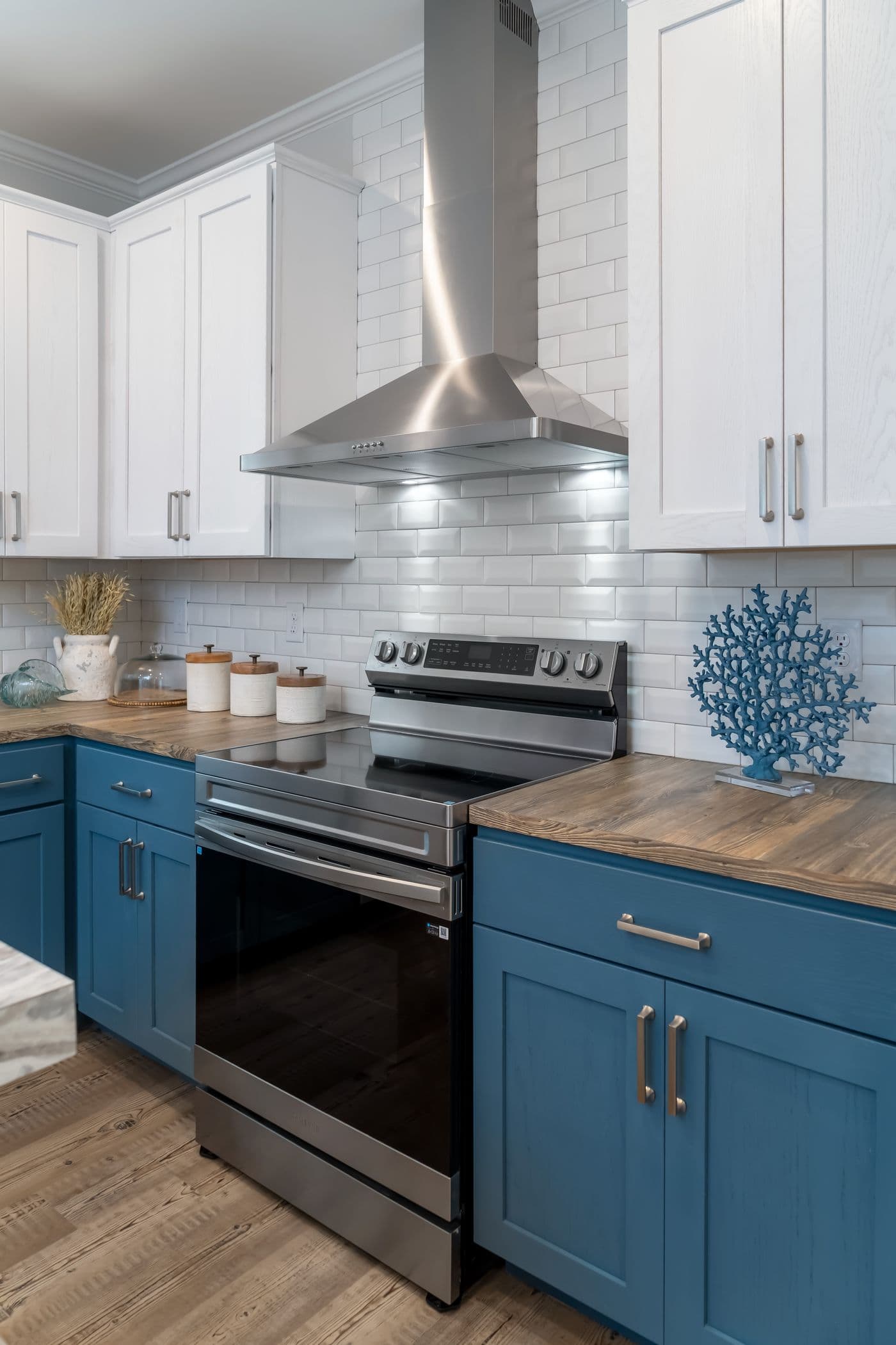 Tiffany kitchen home features