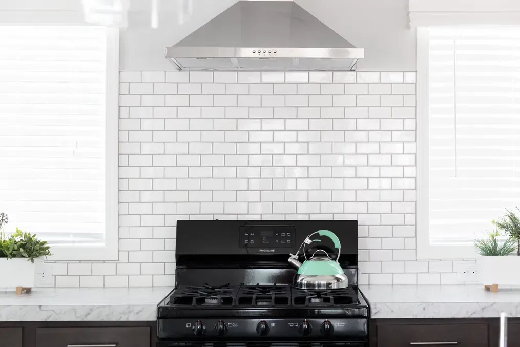 Coronado 2452b interior and kitchen home features