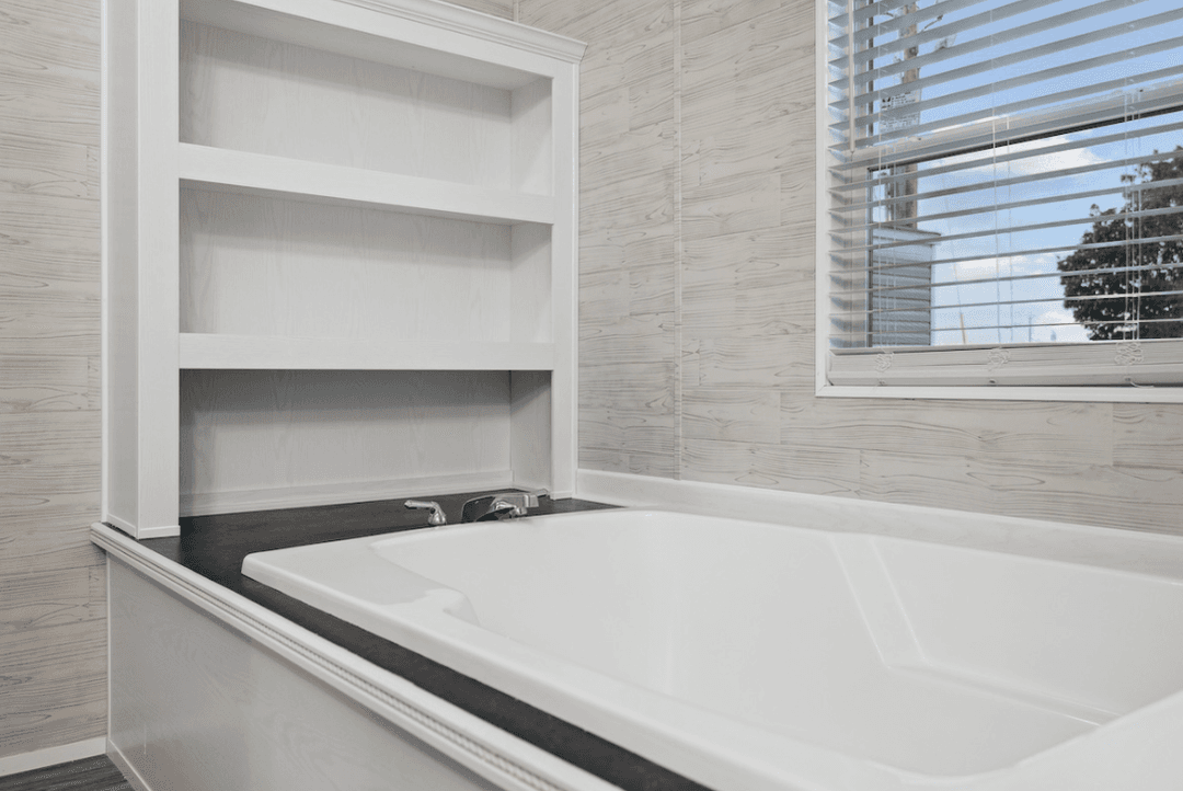 Md-116 lakeside bathroom home features