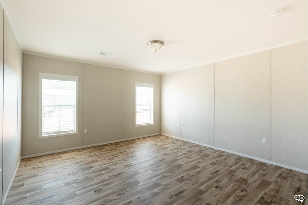 Arc3270-9002 bedroom home features