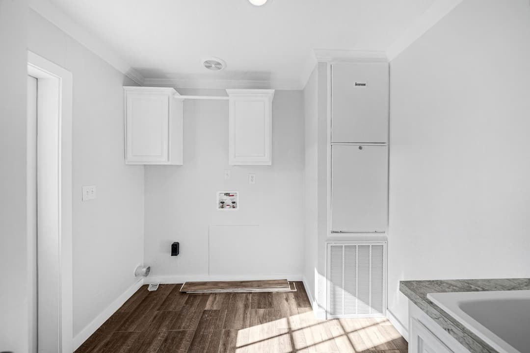 Sapphire 28663a interior home features