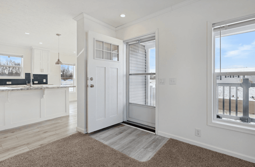 N682 interior home features