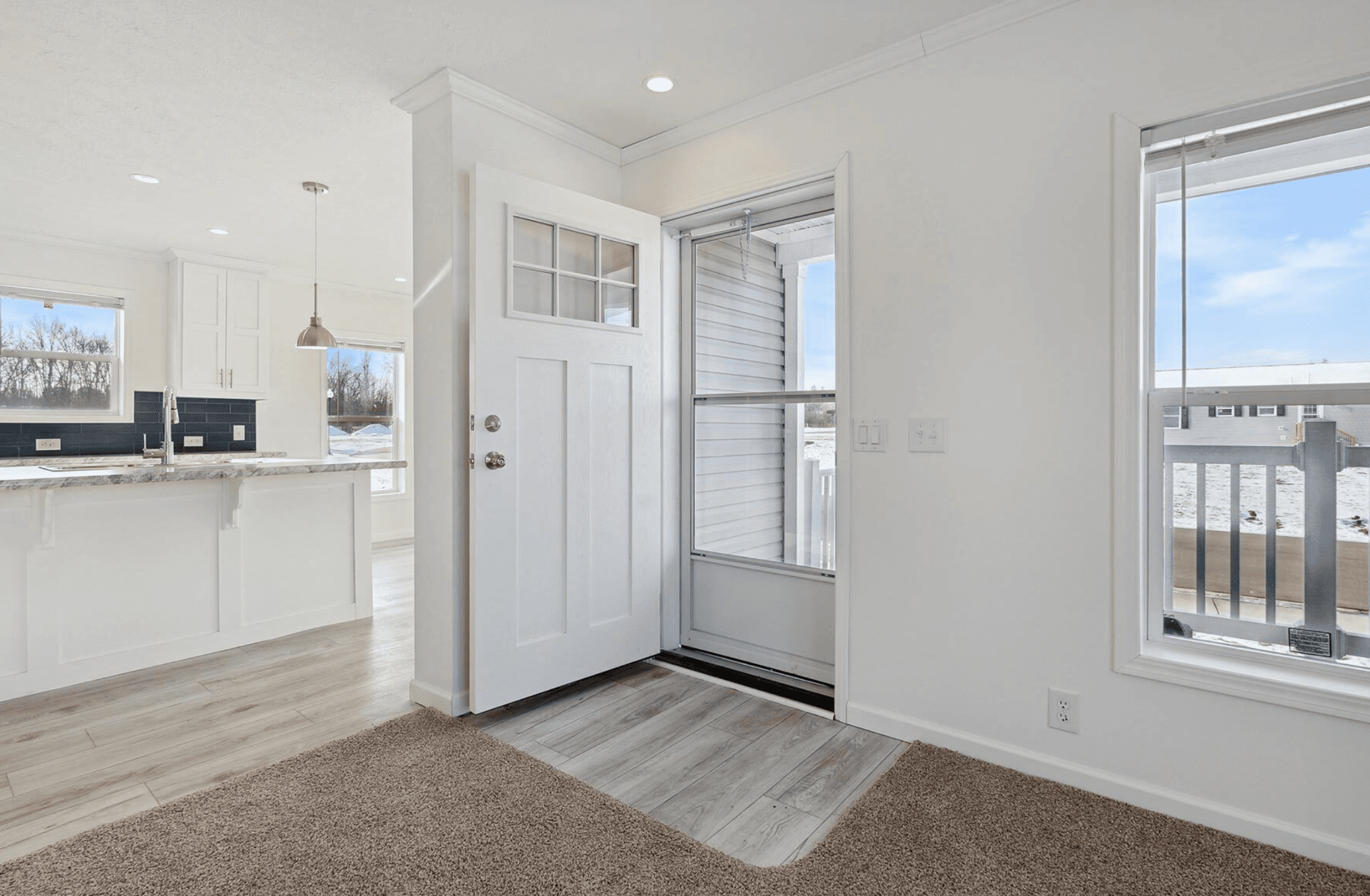 N682 interior home features